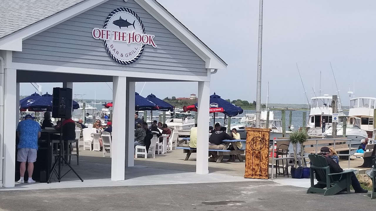 Off the Hook Bar & Grill